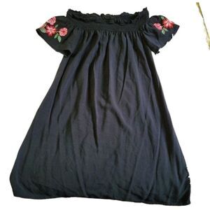 Hollister off shoulder embroidered dress sz m
